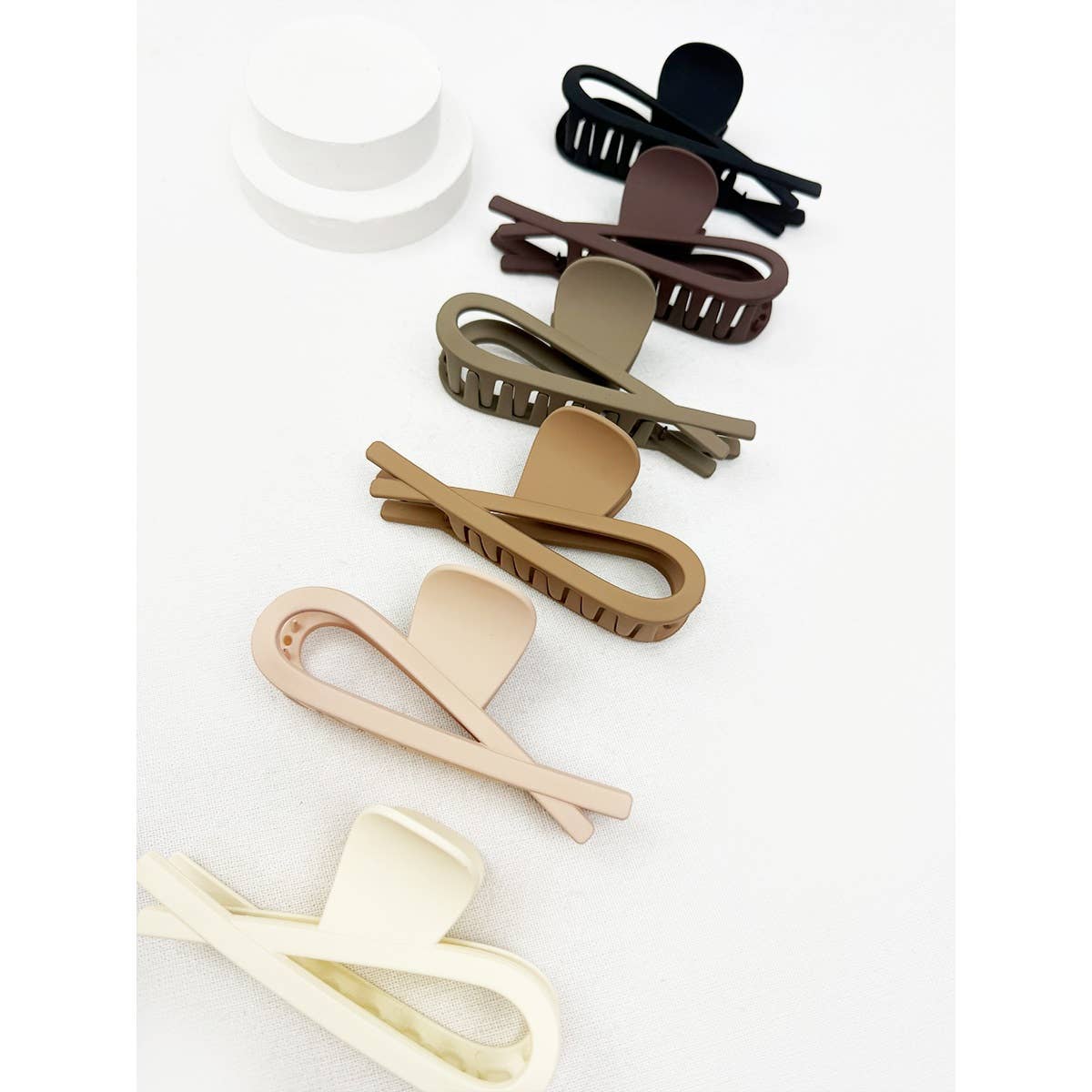 Minimal Design Jumbo Neutral Tone Hair Claw
