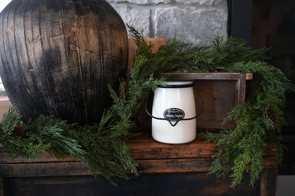22 oz Butter Jar Candle: Mahogany Evergreen