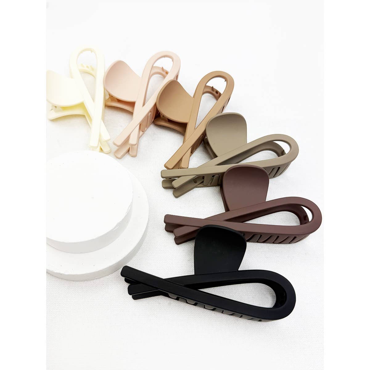 Minimal Design Jumbo Neutral Tone Hair Claw