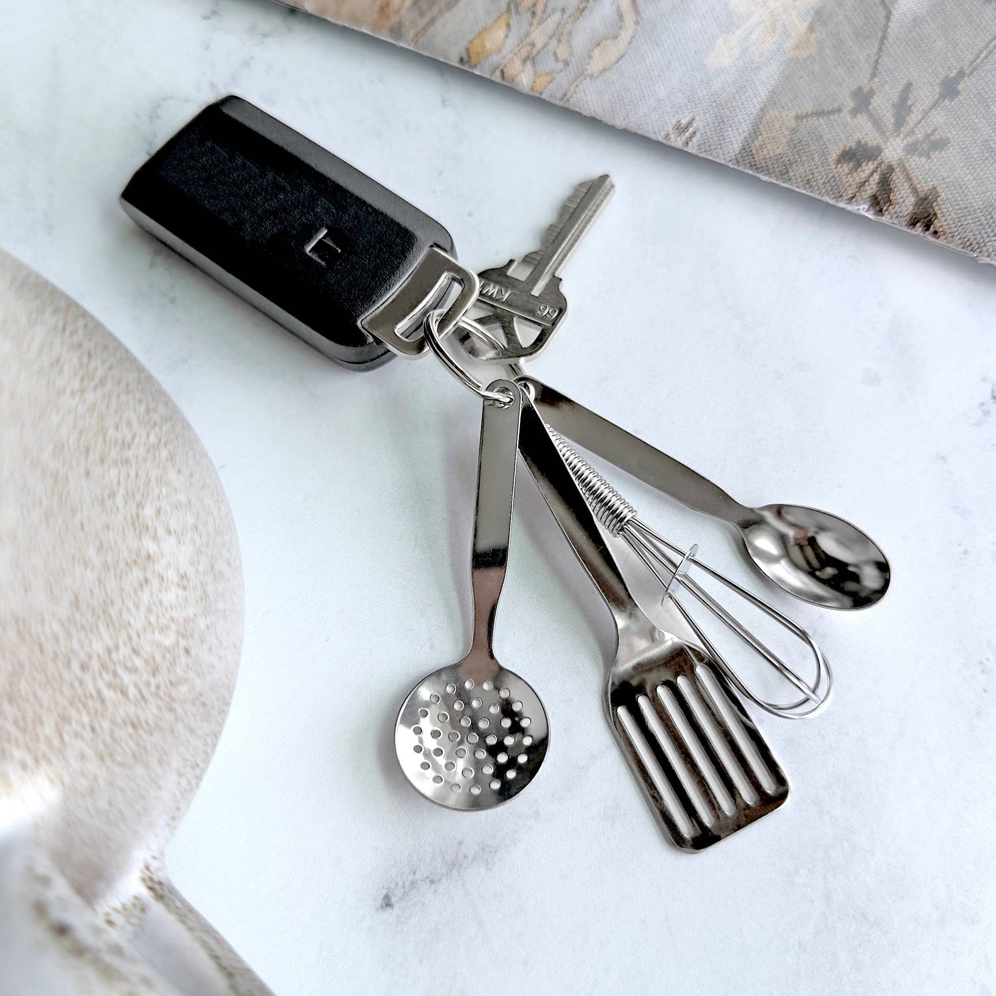 Wall Bucket Refill Whisk Keychain /120