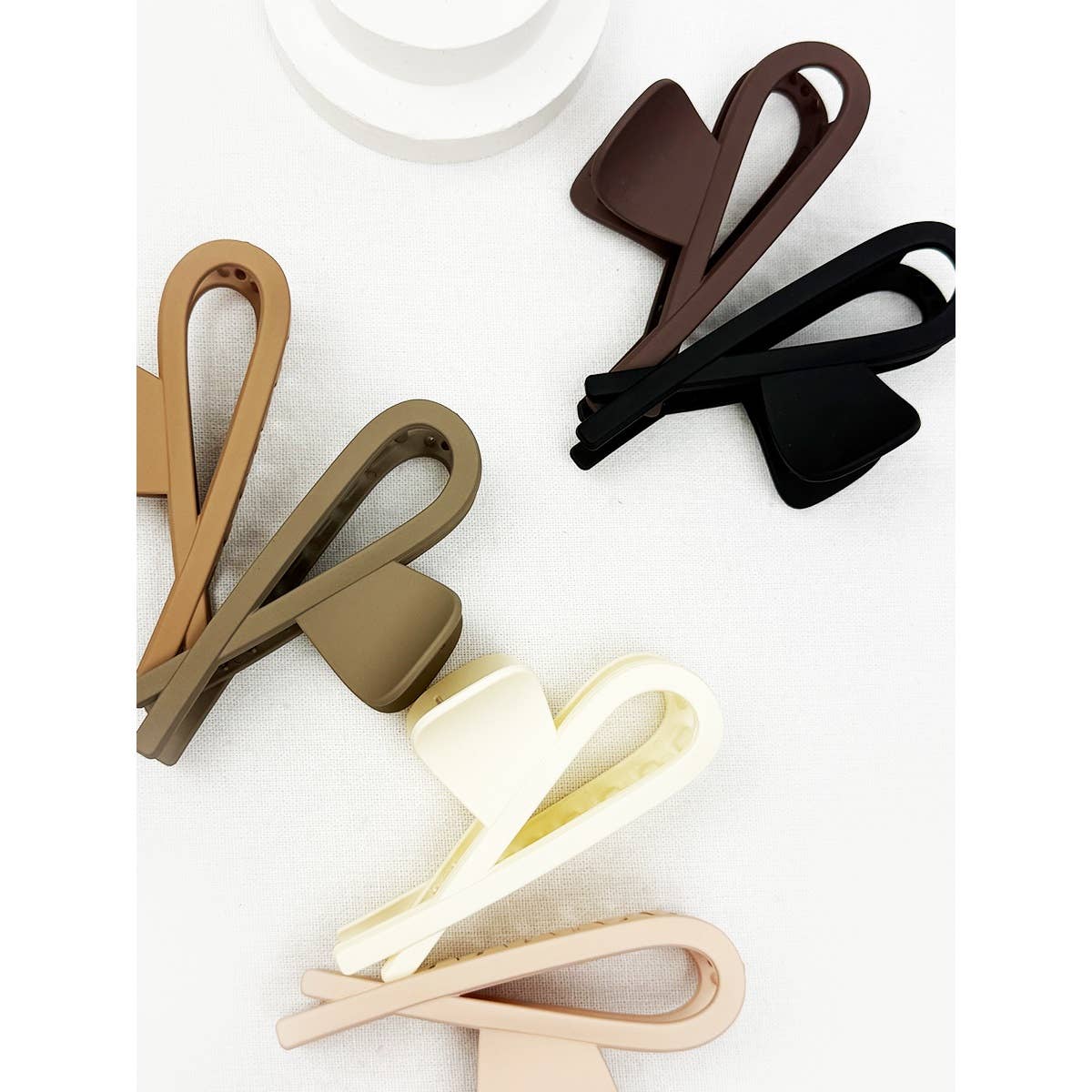 Minimal Design Jumbo Neutral Tone Hair Claw